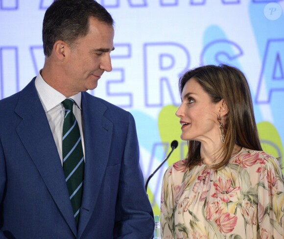 La reine Letizia et le roi Felipe d'Espagne remettent les prix Iberdrola à Madrid le 5 juillet 2016.