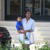 Exclusif - Kelly Rowland fait du shopping avec son fils Titan Jewell Witherspoon à Barneys New York à Beverly Hills, le 27 juin 2016