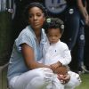 Kelly Rowland et son fils Titan Witherspoon à la journée Safe Kids Day aux studios Smashbox à Culver City, le 22 avril 2016