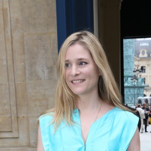 Natacha Régnier - Défilé Alexis Mabille (collection couture automne-hiver 2016-2017) à l'hôtel d'Évreux. Paris, le 5 juillet 2016.