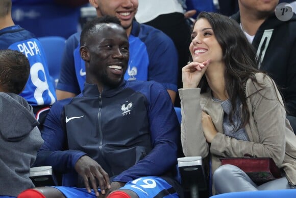 Ludivine et Bacary Sagna - Les joueurs retrouvent leur famille dans les tribunes à la fin du match de quart de finale de l'UEFA Euro 2016 France-Islande au Stade de France à Saint-Denis le 3 juillet 2016. © Cyril Moreau / Bestimage