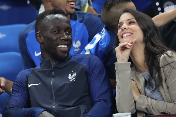 Ludivine et Bacary Sagna - Les joueurs retrouvent leur famille dans les tribunes à la fin du match de quart de finale de l'UEFA Euro 2016 France-Islande au Stade de France à Saint-Denis le 3 juillet 2016. © Cyril Moreau / Bestimage