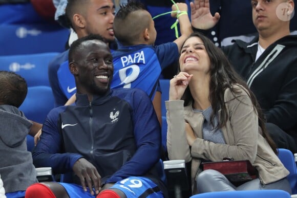 Ludivine et Bacary Sagna - Les joueurs retrouvent leur famille dans les tribunes à la fin du match de quart de finale de l'UEFA Euro 2016 France-Islande au Stade de France à Saint-Denis le 3 juillet 2016. © Cyril Moreau / Bestimage