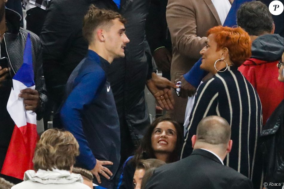 Antoine Griezmann et sa mère Isabelle à Saint-Denis, le 3 ...