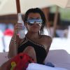 Kourtney Kardashian passe une belle journée ensoleillée avec son fils Mason et son amie Larsa Pippen sur une plage à Miami. Elle fait des selfies avec des fans. Le 4 juillet 2016