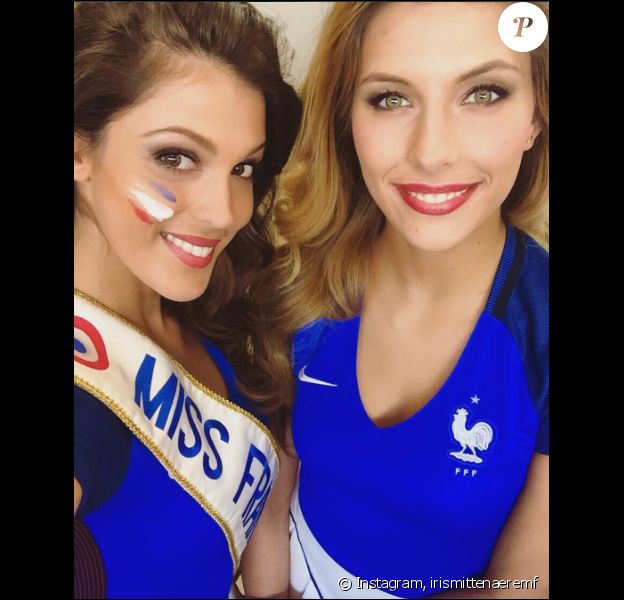 Iris Mittenaere et Camille Cerf sublimes supportrices des Bleus lors de l'Euro 2016. Juillet 2016.