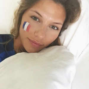 Camille Cerf sublime supportrice des Bleus lors de l'Euro 2016. Juillet 2016.