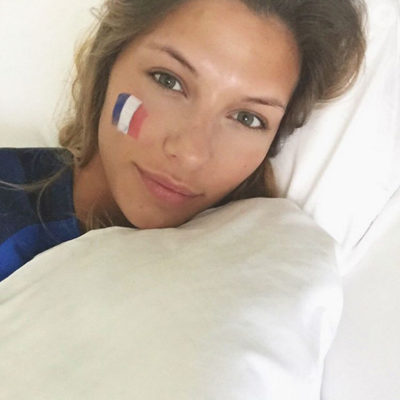 Camille Cerf sublime supportrice des Bleus lors de l'Euro 2016. Juillet 2016.