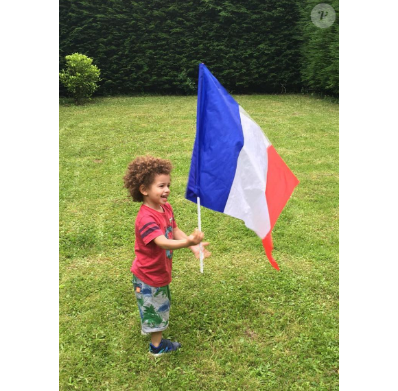 Le fils de Rachel Legrain-Trapani, sublime supportrice des Bleus lors de l'Euro 2016. Juillet 2016.