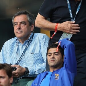 François Fillon, Jamel Debbouze - People au match de la finale de l'Euro 2016 Portugal-France au Stade de France à Saint-Denis le 10 juillet 2016. © Cyril Moreau / Bestimage