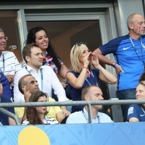 Laurence Ferrari et son mari Renaud Capuçon - People au match de la finale de l'Euro 2016 Portugal-France au Stade de France à Saint-Denis le 10 juillet 2016. © Cyril Moreau / Bestimage