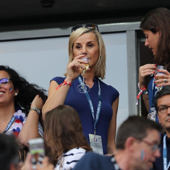 Laurence Ferrari et son mari Renaud Capuçon - People au match de la finale de l'Euro 2016 Portugal-France au Stade de France à Saint-Denis le 10 juillet 2016. © Cyril Moreau / Bestimage