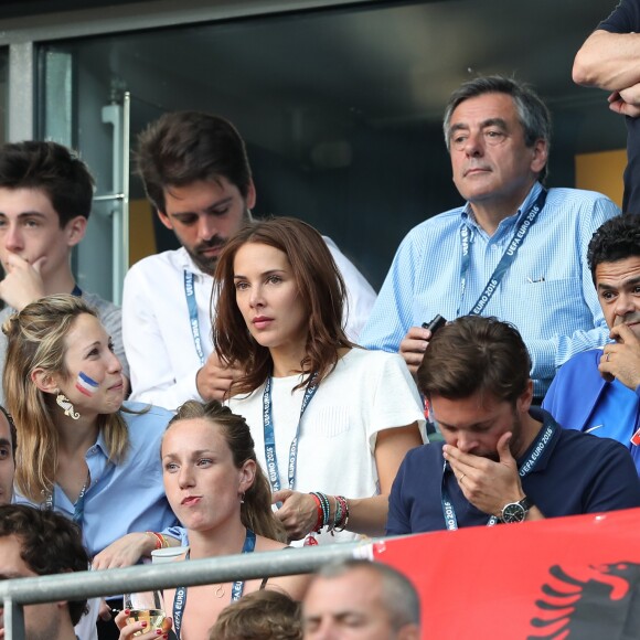 François Fillon, Jamel Debbouze et sa femme Melissa Theuriau - People au match de la finale de l'Euro 2016 Portugal-France au Stade de France à Saint-Denis le 10 juillet 2016. © Cyril Moreau / Bestimage