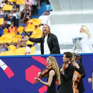 David Guetta et Zara Larsson - People au match de la finale de l'Euro 2016 Portugal-France au Stade de France à Saint-Denis le 10 juillet 2016. © Cyril Moreau / Bestimage