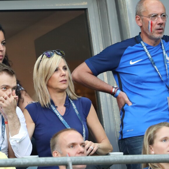 Laurence Ferrari et son mari Renaud Capuçon - People au match de la finale de l'Euro 2016 Portugal-France au Stade de France à Saint-Denis le 10 juillet 2016. © Cyril Moreau / Bestimage