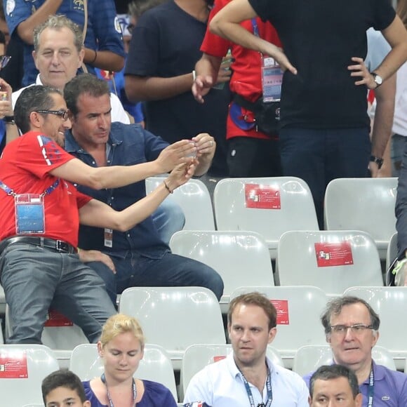 Cristina Cordula et son compagnon Frédéric Cassin, Jean Dujardin - People au match de la finale de l'Euro 2016 Portugal-France au Stade de France à Saint-Denis le 10 juillet 2016. © Cyril Moreau / Bestimage