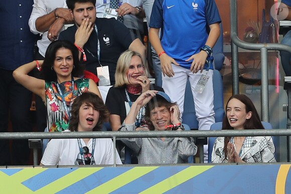 Mick Jagger et son fils Lucas - People au match de la finale de l'Euro 2016 Portugal-France au Stade de France à Saint-Denis le 10 juillet 2016. © Cyril Moreau / Bestimage