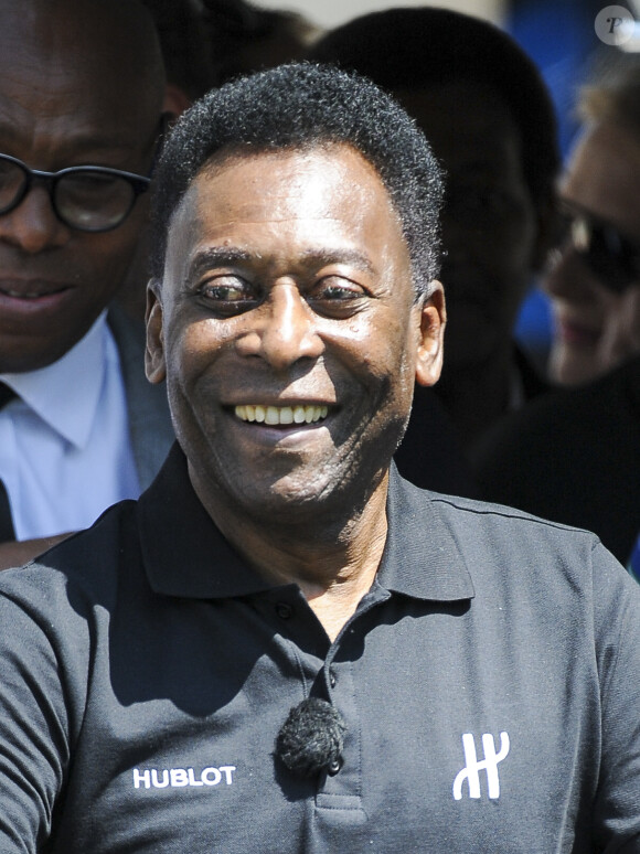 Pelé - Pelé et Diego Maradona s'affrontent lors d'un match de football amical au Palais Royal à Paris le 9 juin 2016.