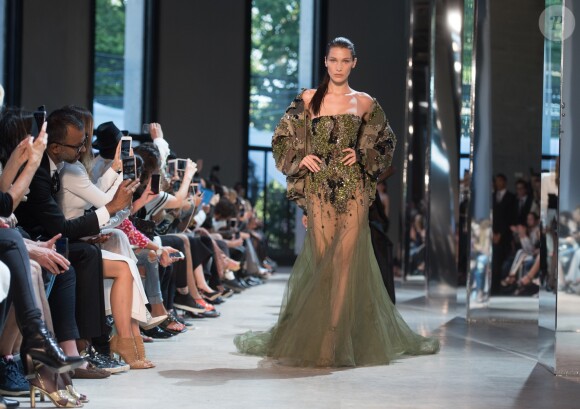 Bella Hadid - Défilé Alexandre Vauthier haute couture automne-hiver 2016-2017 à Paris. Le 5 juillet 2016.