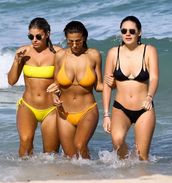 Natasha Oakley, Devin Brugman et Whitney Kaye profitent d'un après-midi ensoleillé la plage de Miami, le 11 juillet 2016.