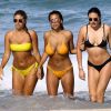 Natasha Oakley, Devin Brugman et Whitney Kaye passent une journée ensoleillée sur la plage de Miami, le 11 juillet 2016.