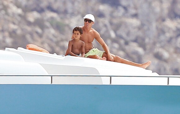 Cristiano Ronaldo et son fils Cristiano Jr à Ibiza. Le 13 juillet 2016.