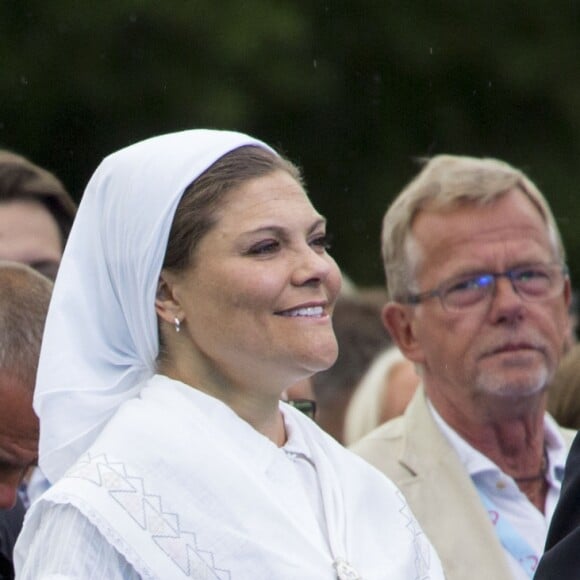 La famille royale de Suède s'est réunie le 14 juillet 2016 au stade de Borgholm, sur l'île d'Öland, pour fêter le 39e anniversaire de la princesse Victoria, entourée par ses parents le roi Carl XVI Gustaf et la reine Silvia, son mari le prince Daniel et leur fille la princesse Estelle, son frère le prince Carl Philip et sa femme la princesse Sofia, et sa soeur la princesse Madeleine et son mari Christopher O'Neill.