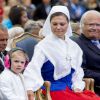 La princesse Estelle un peu renforgnée pendant le spectacle... La famille royale de Suède s'est réunie le 14 juillet 2016 au stade de Borgholm, sur l'île d'Öland, pour fêter le 39e anniversaire de la princesse Victoria, entourée par ses parents le roi Carl XVI Gustaf et la reine Silvia, son mari le prince Daniel et leur fille la princesse Estelle, son frère le prince Carl Philip et sa femme la princesse Sofia, et sa soeur la princesse Madeleine et son mari Christopher O'Neill.