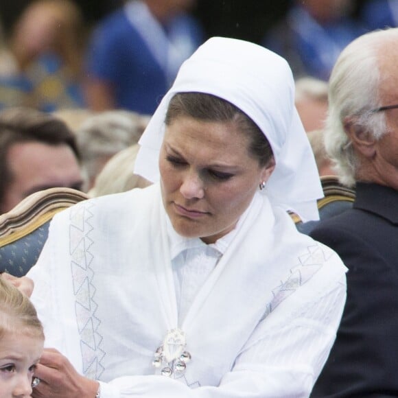 La famille royale de Suède s'est réunie le 14 juillet 2016 au stade de Borgholm, sur l'île d'Öland, pour fêter le 39e anniversaire de la princesse Victoria, entourée par ses parents le roi Carl XVI Gustaf et la reine Silvia, son mari le prince Daniel et leur fille la princesse Estelle, son frère le prince Carl Philip et sa femme la princesse Sofia, et sa soeur la princesse Madeleine et son mari Christopher O'Neill.