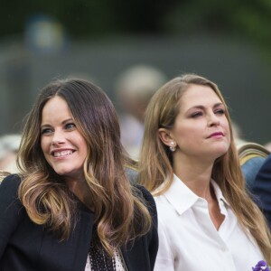 Le prince Carl Philip, la princesse Sofia et la princesse Madeleine. La famille royale de Suède s'est réunie le 14 juillet 2016 au stade de Borgholm, sur l'île d'Öland, pour fêter le 39e anniversaire de la princesse Victoria, entourée par ses parents le roi Carl XVI Gustaf et la reine Silvia, son mari le prince Daniel et leur fille la princesse Estelle, son frère le prince Carl Philip et sa femme la princesse Sofia, et sa soeur la princesse Madeleine et son mari Christopher O'Neill.