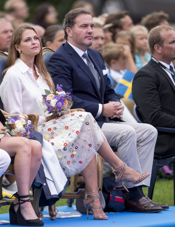 La princesse Madeleine et son mari Christopher O'Neill. La famille royale de Suède s'est réunie le 14 juillet 2016 au stade de Borgholm, sur l'île d'Öland, pour fêter le 39e anniversaire de la princesse Victoria, entourée par ses parents le roi Carl XVI Gustaf et la reine Silvia, son mari le prince Daniel et leur fille la princesse Estelle, son frère le prince Carl Philip et sa femme la princesse Sofia, et sa soeur la princesse Madeleine et son mari Christopher O'Neill.