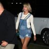 Taylor Swift va faire du shopping au Clothes Outlet store avec un garde du corps dans la soirée à Gold Coast, le 14 juillet 2016.