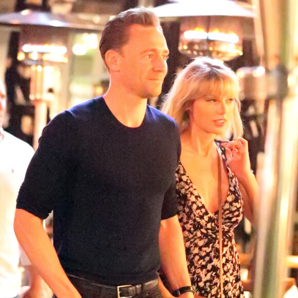 Taylor Swift et son compagnon Tom Hiddleston vont dîner dans un restaurant italien à Sydney le 10 juillet 2016.