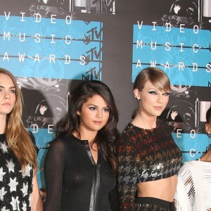 Gigi Hadid, Marta Hunt, Hailee Steinfeld, Cara Delevingne, Selena Gomez, Taylor Swift, Serayah, Mariska Hargitay, Lily Aldridge, Karlie Kloss aux MTV Video Music Awards à Los Angeles le 30 aout 2015