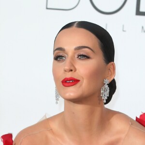 Katy Perry - Photocall de la soirée "23th edition of AmfAR's Cinema Against AIDS" Gala à l'hôtel de l'Eden Roc au Cap d'Antibes, le 19 mai 2016, lors du 69 ème Festival International du Film de Cannes. © Dominique Jacovides/Bestimage   Call of "23th edition of AmfAR's Cinema Against AIDS" Gala to benefit AmfAR, the foundation for AIDS Research at Eden Roc Hotel in Cap d'Antibes on May 19, 2016, during the 69th Cannes Film Festival 19/05/2016 - Cannes