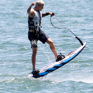Justin Bieber fait du wavejet à Miami, le 5 juillet 2016
