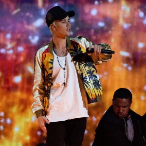 Justin Bieber (Meilleur artiste masculin international) - Cérémonie des BRIT Awards 2016 à l'O2 Arena à Londres, le 24 février 2016.  24 February 2016. BRIT Awards 2016 ceremony at O2 Arena in London24/02/2016 - Londres
