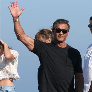 Sylvester Stallone avec sa femme Jennifer Flavin, leurs filles Sistine, Scarlet, Sophia se rendent au Club 55 à Saint-Tropez, le 11 juillet 2016.