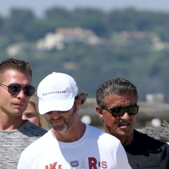 Sylvester Stallone avec sa femme Jennifer Flavin, leurs filles Sistine, Scarlet, Sophia se rendent au Club 55 à Saint-Tropez, le 11 juillet 2016.