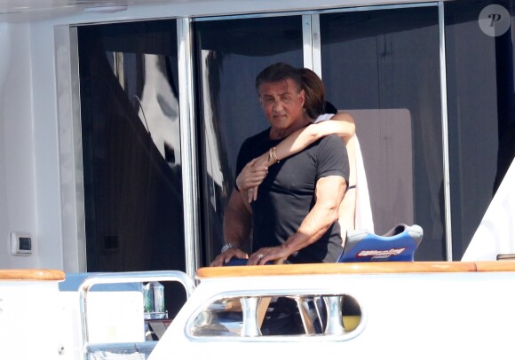 Sylvester Stallone en vacances en famille à bord d'un yatch à Saint-Tropez le 10 juillet 2016.