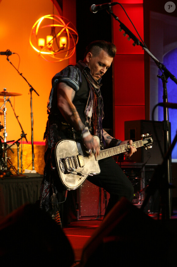 Johnny Depp en concert à la soirée 'So The World May Hear Awards Gala' à St Paul dans le Minnesota, le 17 juillet 2016 C