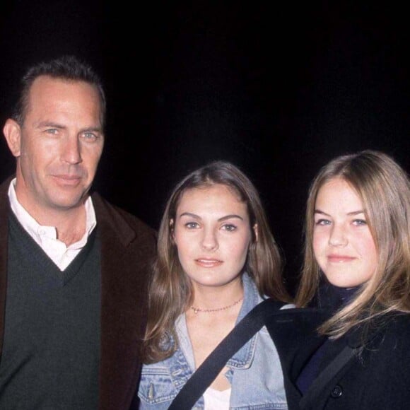 Kevin Costner et ses filles Annie et Lily à Los Angeles en janvier 2000.