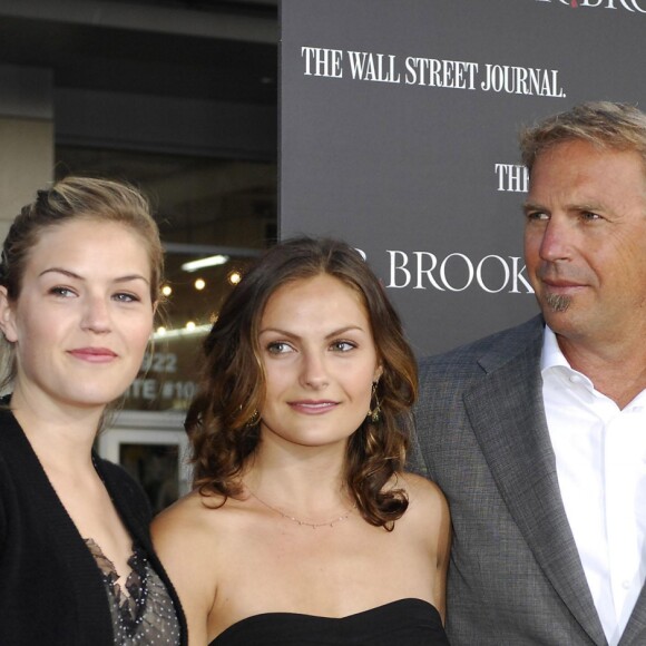 Kevin Costner, Christine Baumgartner, Lily et Annie à New York, le 22 mai 2007.