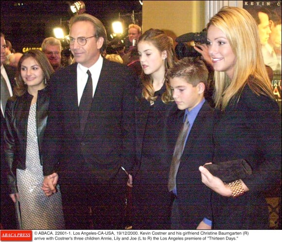 Kevin Costner, Christine Baumgartner avec les enfants Annie, Lily and Joe en 2000.