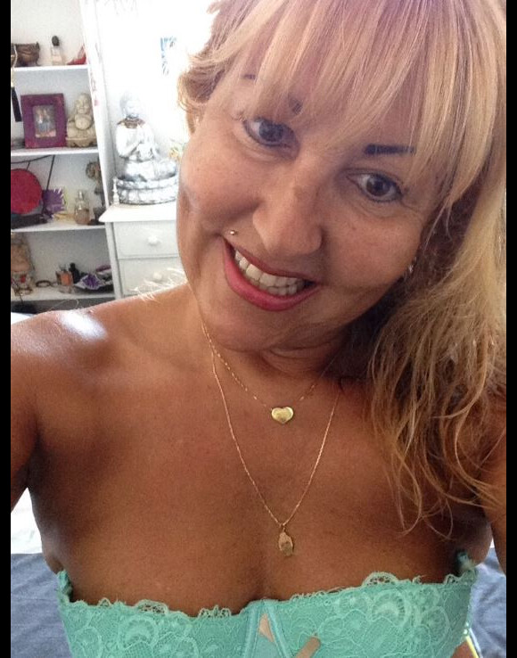 Marie-Paule de "L'amour est dans le pré 2014" pose en lingerie sur Twitter