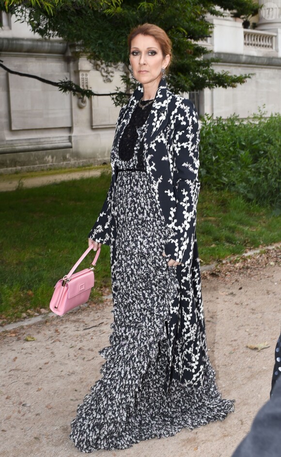 Céline Dion arrive au défilé de mode Haute-Couture automne-hiver 2016/17 "Giambattista Valli" à Paris, France le 4 juillet 2016.