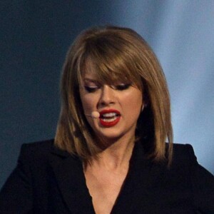 Taylor Swift sur la Scène des "BRIT Awards 2015" à Londres, le 25 février 2015.