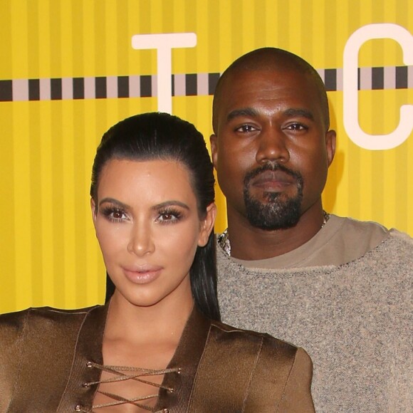 Kim Kardashian enceinte et son mari Kanye West à la Soirée des MTV Video Music Awards à Los Angeles le 30 aout 2015.