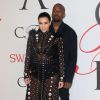 Kim Kardashian enceinte et son mari Kanye West  à la soirée des CFDA Fashion Awards 2015 à New York, le 1er juin 2015.
