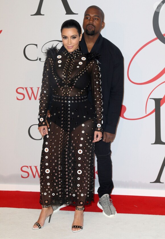 Kim Kardashian enceinte et son mari Kanye West  à la soirée des CFDA Fashion Awards 2015 à New York, le 1er juin 2015.